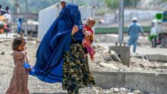 Pakistan expels tens of thousands of Afghans