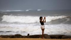 Hurricane threatens US East Coast with life-threatening waves