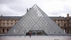 Water leak in Louvre damages hundreds of books