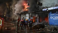 Six killed in Pakistan shopping mall fire