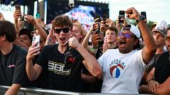 Trump hosts UFC cage fight on the White House lawn
